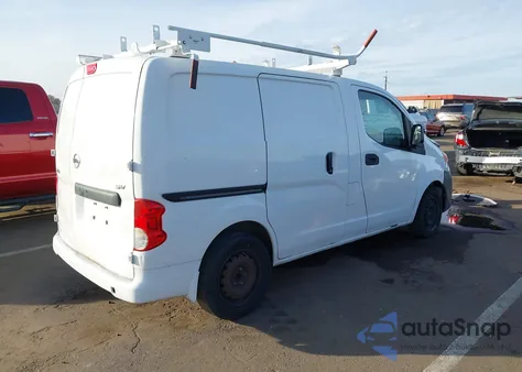 2015 Nissan Nv200 Sv z USA, uszkodzony, nr VIN 3N6CM0KN4FK720572